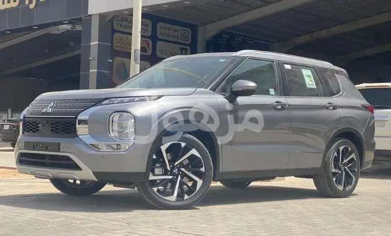Mitsubishi Outlander 2026, Mid Option, Rear Camera - Riyadh
