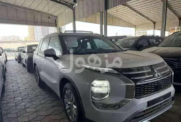 Mitsubishi Outlander 7-seater - standard 4x4 model 2026