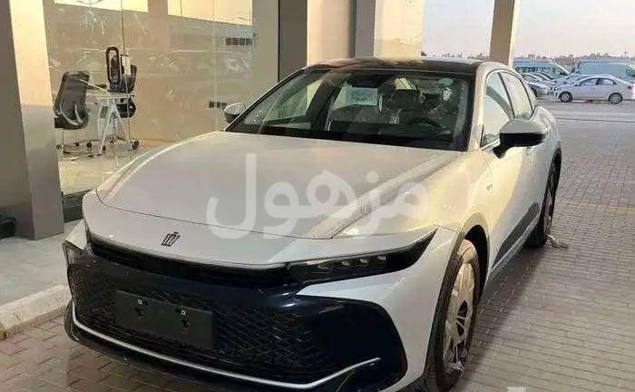 تويوتا كراون 2026 هايبرد جديدة سقف زجاجي مغلق - الرياض