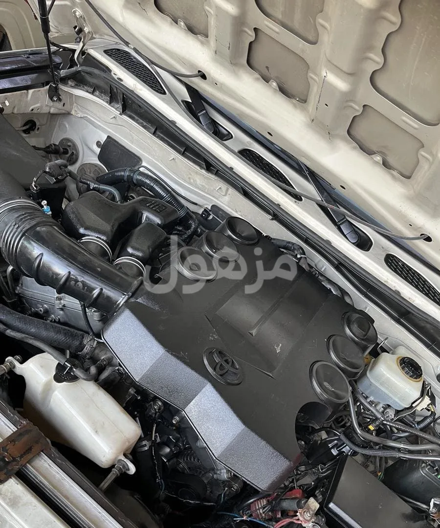 FJ Land Cruiser pickup engine