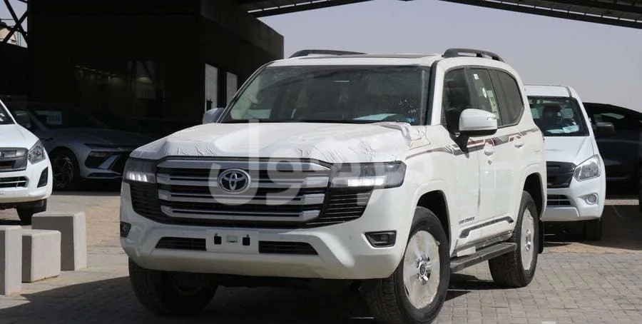 Toyota Land Cruiser No. 2 Premium 2025 naturally aspirated with customs card