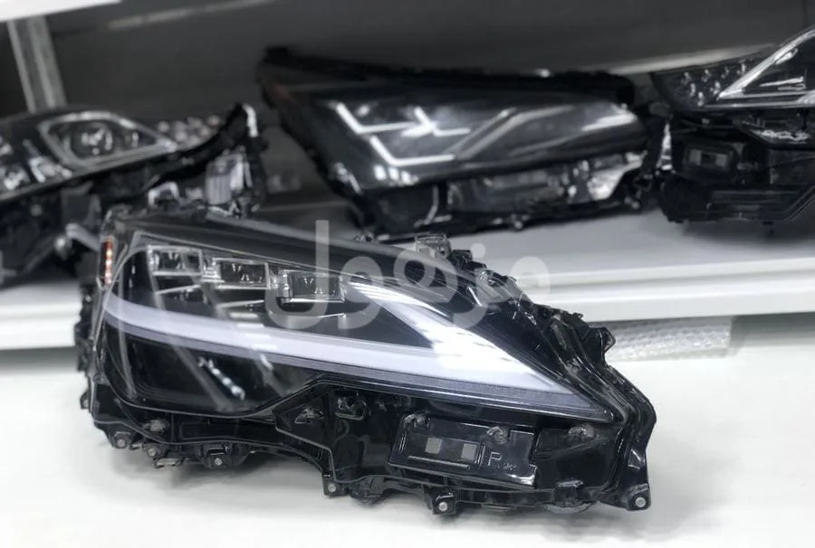 شمعه لكزس LS500 يمين 2022