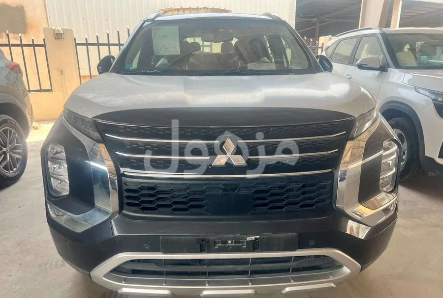 عرض مميز ميتسوبيشي اوتلاندر نص فل موديل 2025