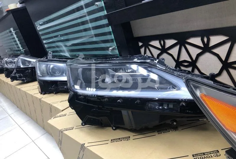 يتوفر لدينا شمعه لكزس RX450 عدسه يمين 2020