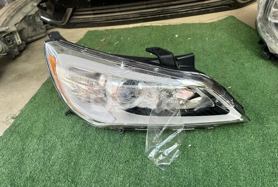 Cadenza 2012-2013 lights original dealer new