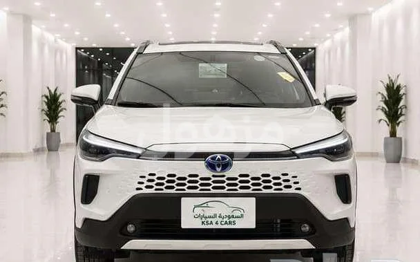 Toyota Corolla Cross 2025, Mid Option, Sunroof, Hybrid - Riyadh