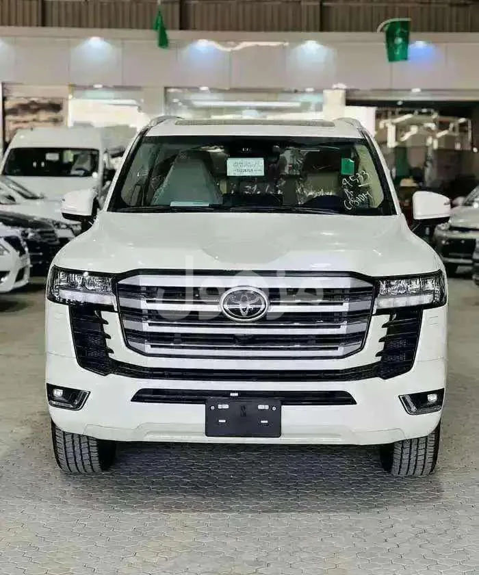 تويوتا لاندكروزر 2026 GXR4 فتحة سقف وثلاجة - الرياض