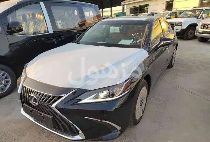 لكزس ES250 2025 ستاندر أوتوماتيك جديدة - الخبر