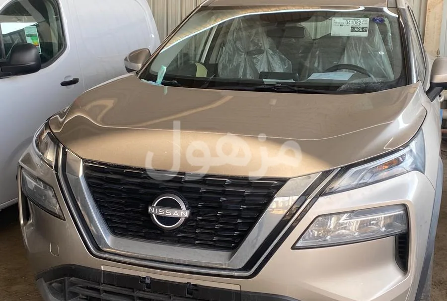 Nissan X-Trail standard 5 passengers without 4x4 model 2025 cash and bank