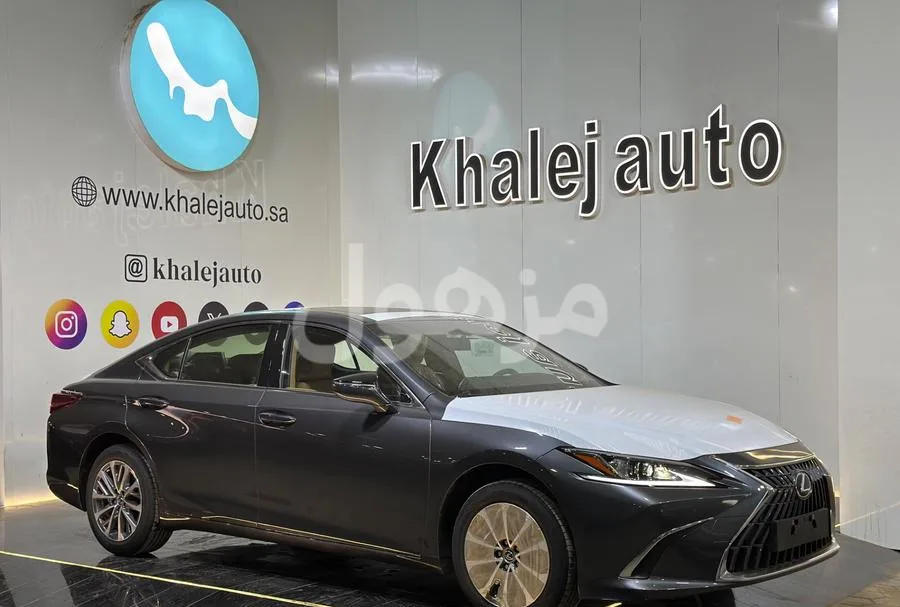 Lexus ES 2025, Apple CarPlay, Sensors - Jeddah