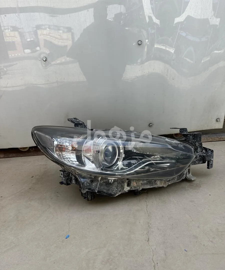 Mazda right headlight, 6-cylinder, 2014-2015-2016, original from the dealer, full complete.