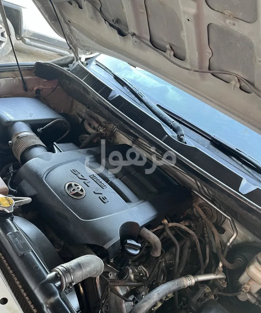 Toyota Sequoia Land Cruiser engine