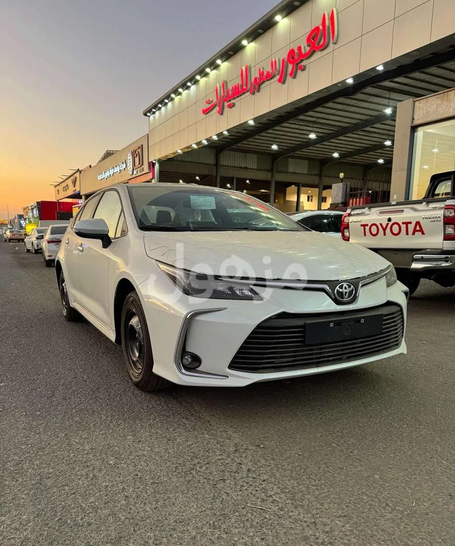 Toyota Corolla Standard 1.5 cc Saudi white model 2026