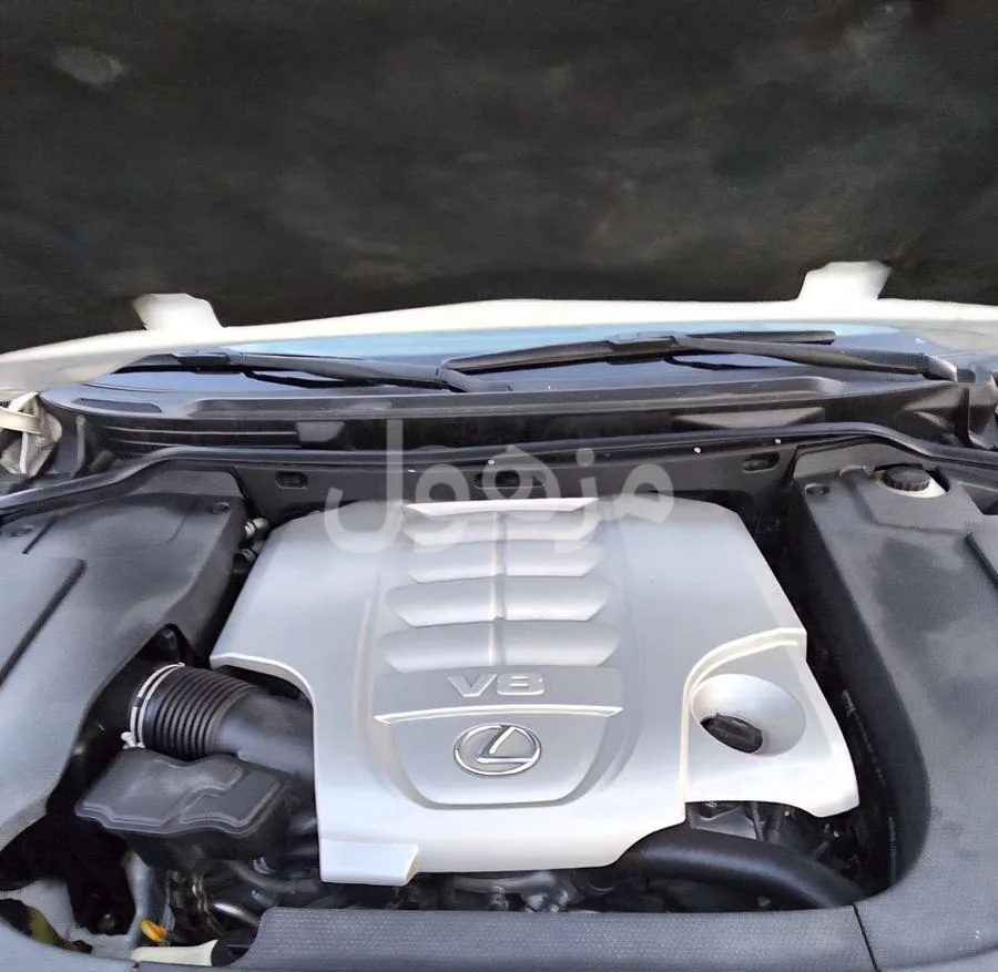 Lexus SUV engine 8V model 2012. 2016
