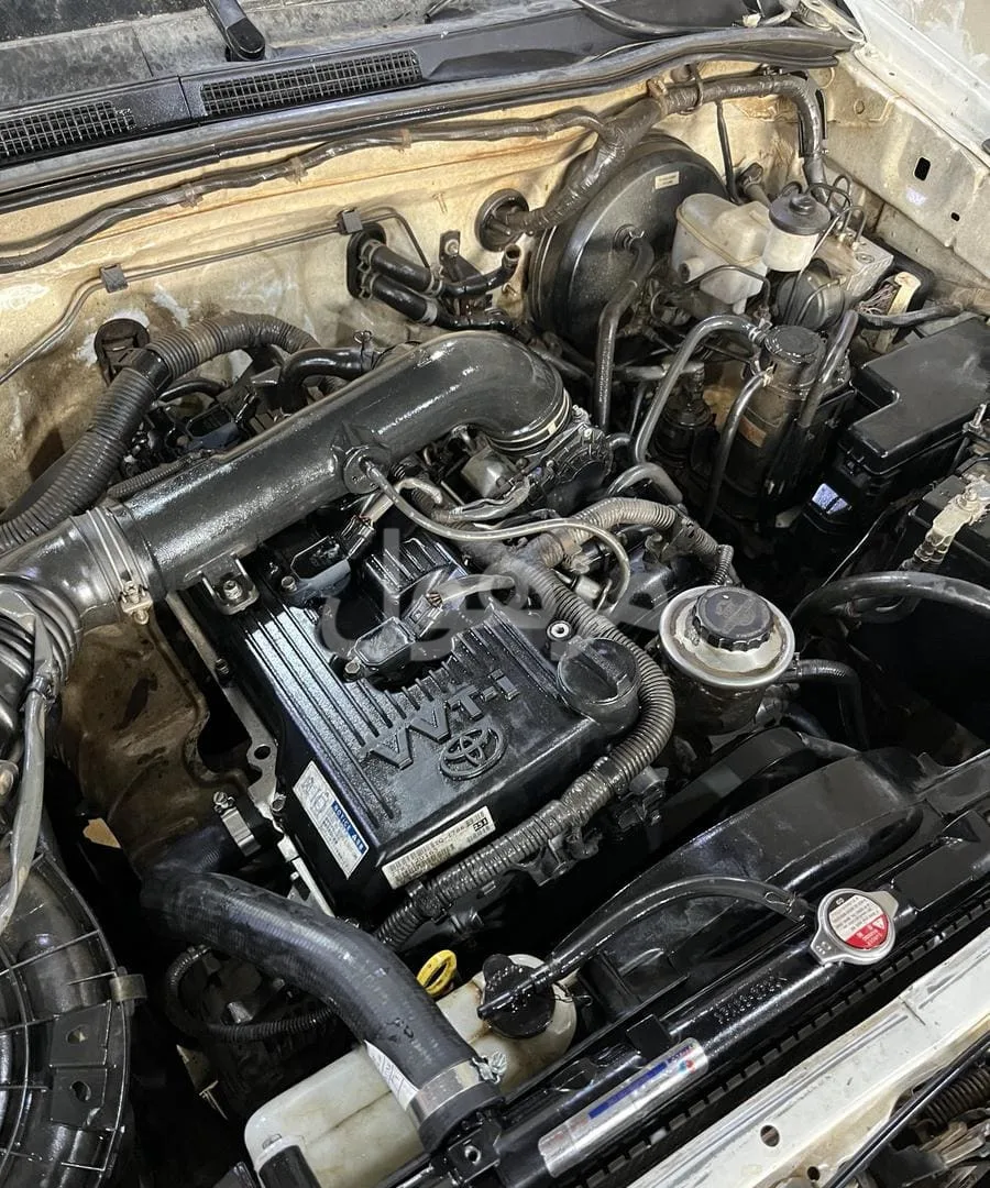 Hilux Corolla engine