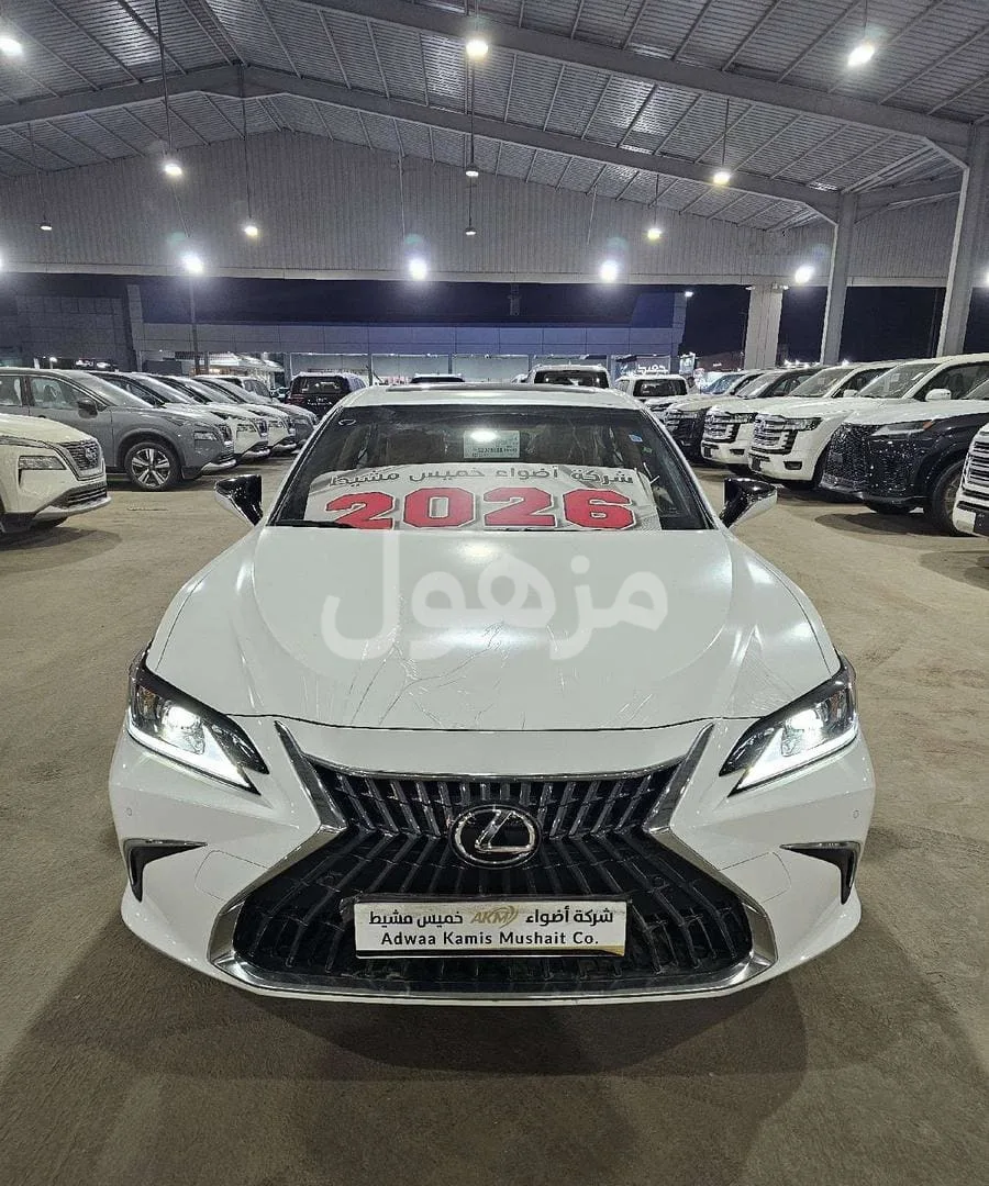 لكزس اي اس 250 موديل 2025.