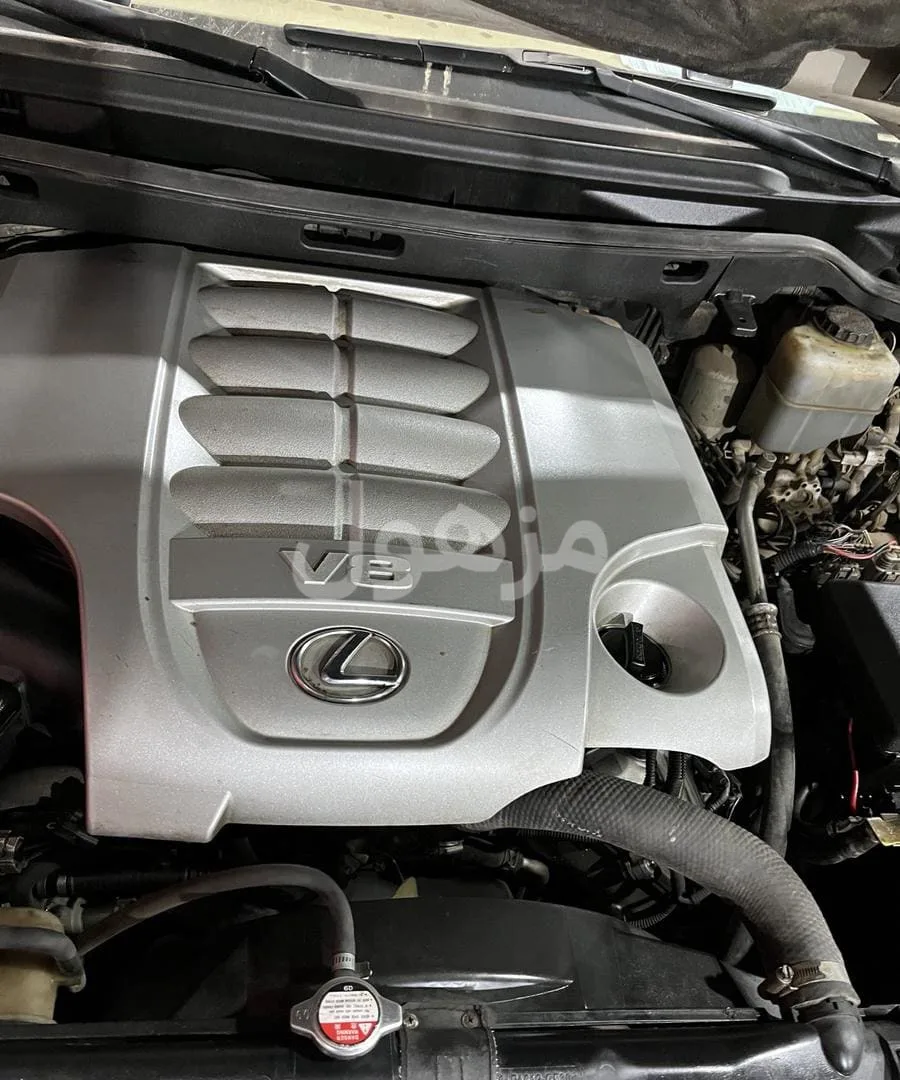 Lexus LX 570 Land Cruiser engine