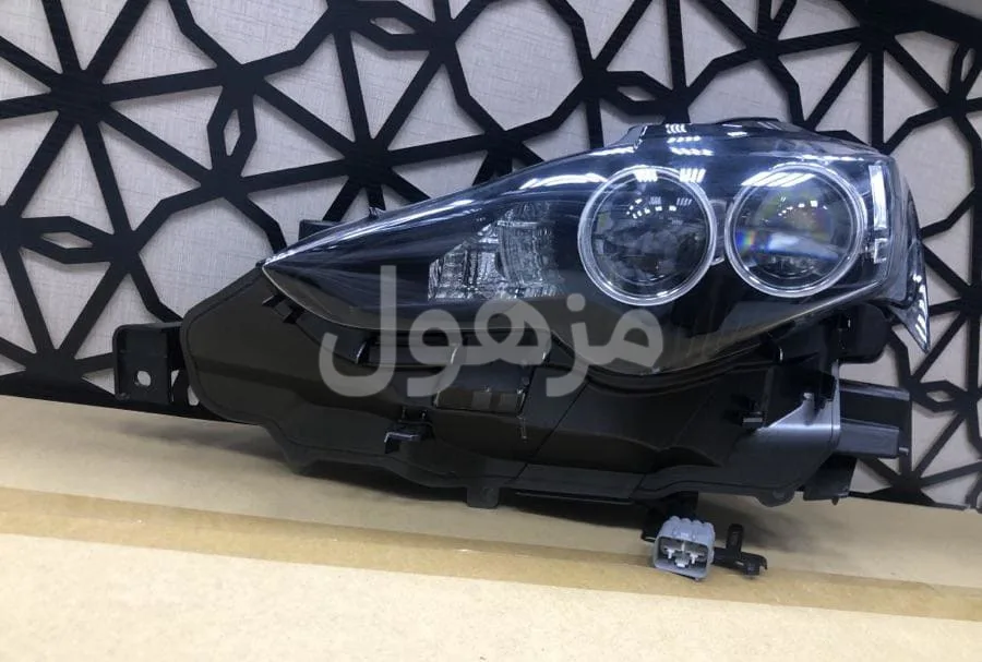 Lexus F Sport 2014 headlights