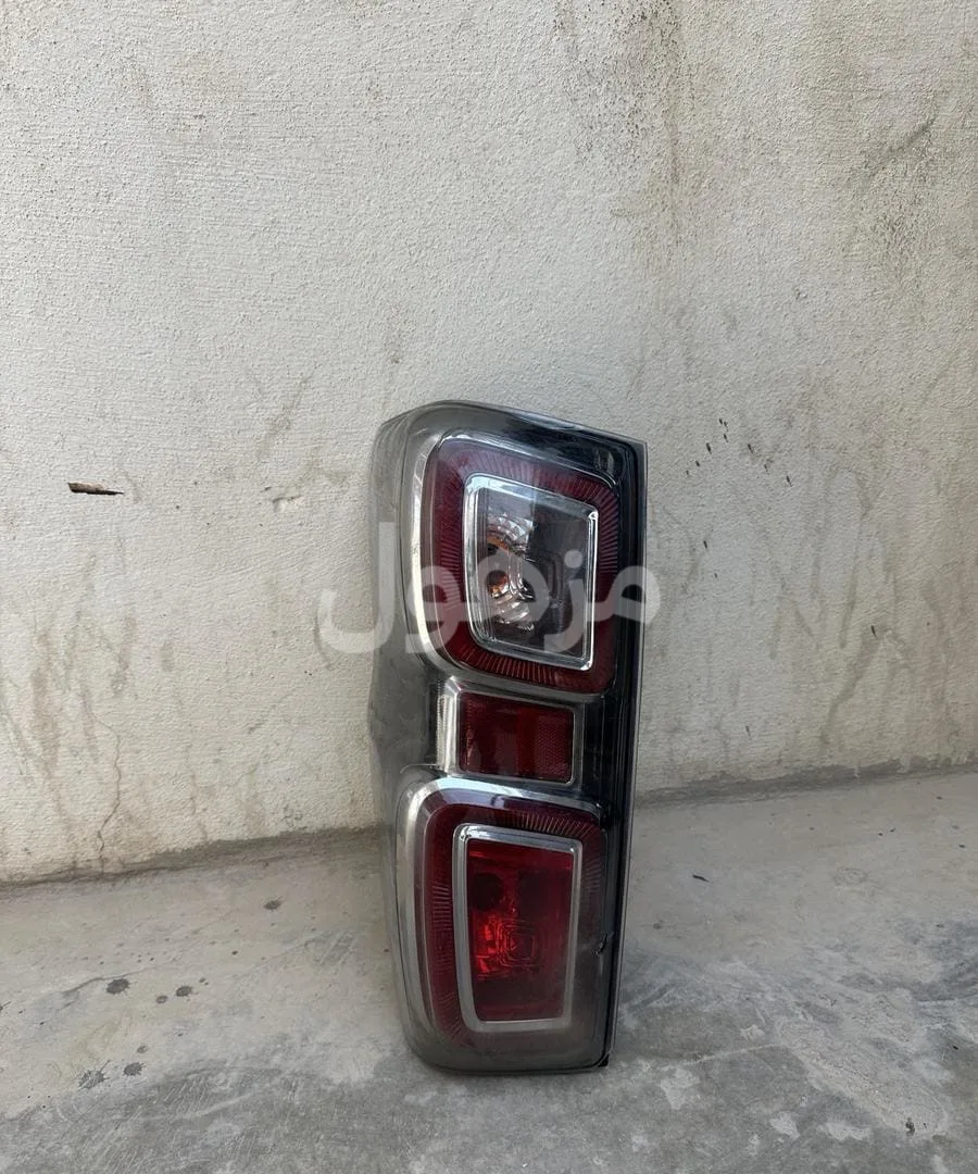 اسطب ايسوزو خلفي يسار ديماكس 2021-2022-2023- اصلي وكاله