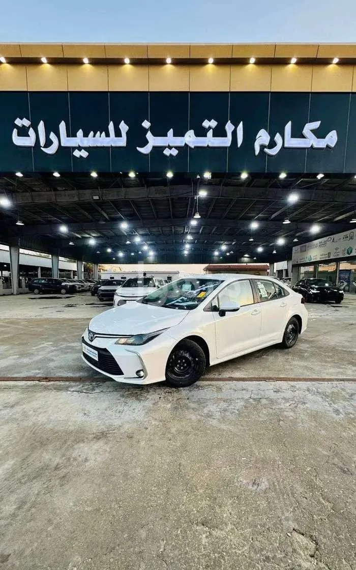 تويوتا كورولا 2026 استاندر طيس كاش وبنك ابيض رمادي