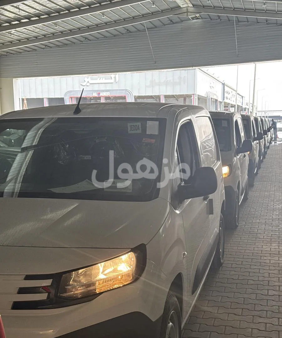 بيجو بارتنر 2025 جديد شاشة معلومات حساسات خلفية - الرياض