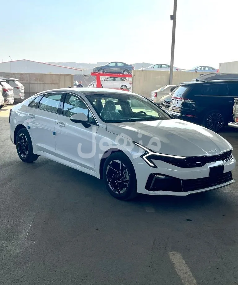 Car specifications 4 cylinders engine 2.5 litre front-wheel drive