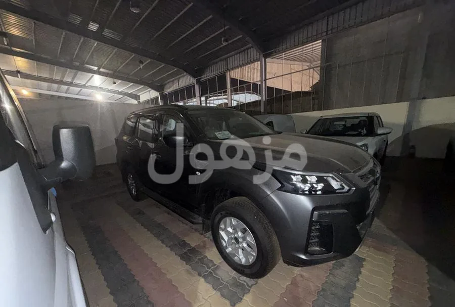 Nissan Xterra standard SE 4x4 screen and camera model 2024