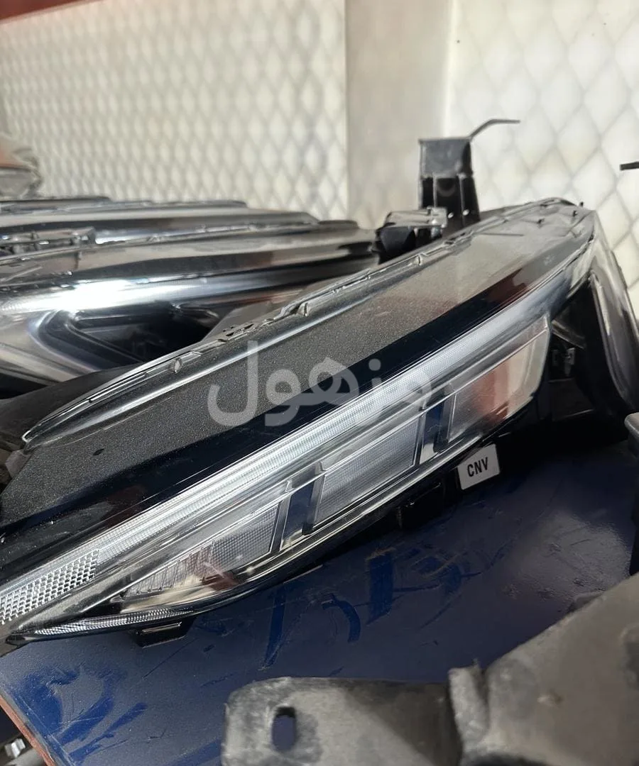 Toyota Tundra 2023 original headlight bulbs, like new.